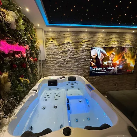 Casa vacanze Maison Avec Jacuzzi Intérieur Maisdon-sur-Sevre
